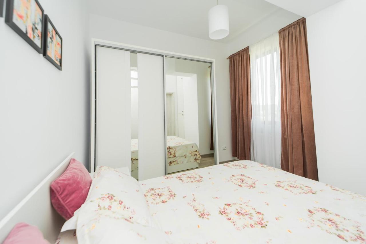Panorama View Apartment 2Km To Palas Iasi Exterior photo